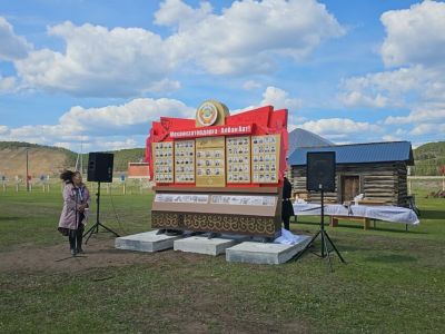 В Хангаласском районе Якутии открыли стелу, посвященную труду механизаторов