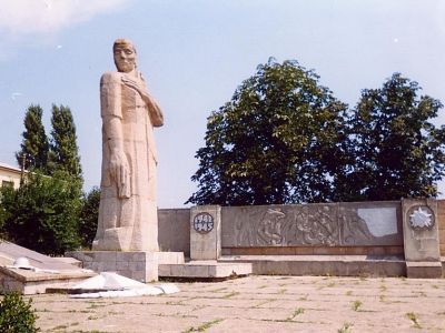 Памятный знак в честь воинов-односельчан, погибших в годы Великой Отечественной войны