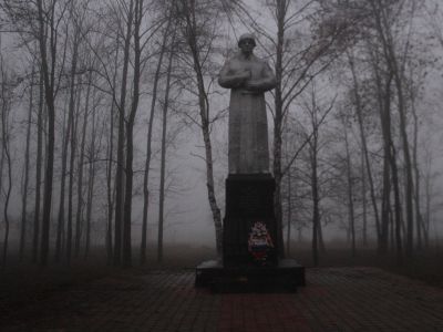 Памятник погибшим воинам-землякам