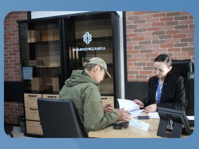 Участнику СВО вручили Карту жителя Якутии