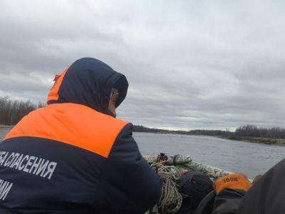 Двое мужчин утонули при опрокидывании лодки в Верхнеколымском районе