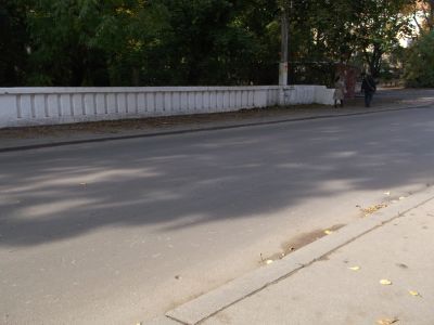 Мост с рельефами на парапетах