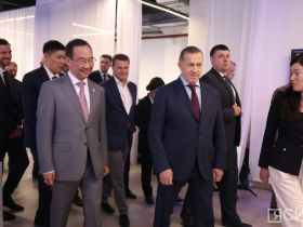 Юрий Трутнев посетил выставку креативных продуктов в Якутске