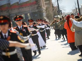 5,5 тысяч пар станцевали вальс Победы в Якутске