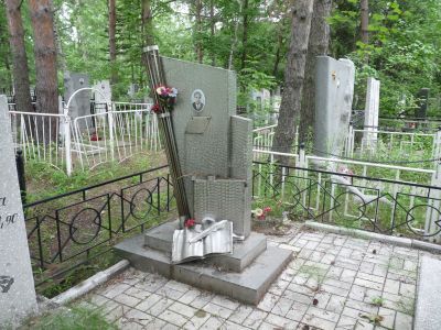 Могила Роогаля Николая Митрофановича (1909-1977 гг.), писателя