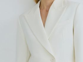 Приталенный двубортный жакет, Белый