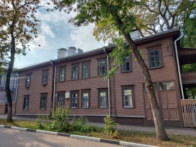 Дом, в котором в 1888 - 1896 гг. жил писатель Короленко Владимир Галактионович