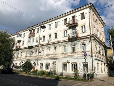 Дом жилой, бывший торговый корпус Гостиного двора на Троицкой площади