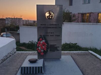 Надгробие над захоронением советского воина-связиста (29.07.1942)