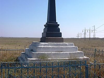 Могила бойцов отдельной ударно-огневой бригады 51-й стрелковой дивизии