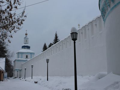 Стены и башни монастыря