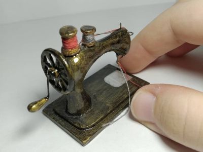 В Якутске школьница создаёт кукольную миниатюру, которая умещается на кончике пальца