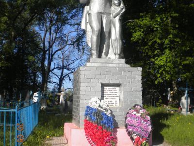 Братская могила 9 советских летчиков, погибших в 1941 и 1943 гг. в боях с немецко-фашистскими захватчиками