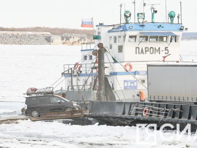 Названы предварительные даты закрытия паромных переправ в Якутии