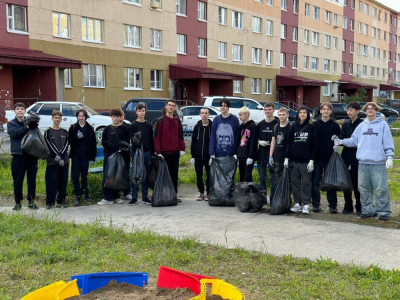 Ребята продолжаются трудиться и отдыхать