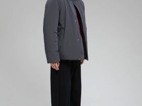 Утепленная куртка с капюшоном