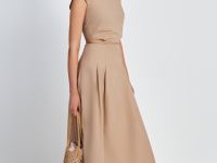 Платье из хлопка с акцентными разрезами на талии