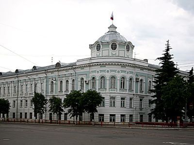 Здание администрации Тверской области с фрагментами  жилых домов