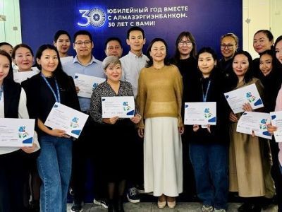 Эксперты финансового просвещения АЭБ получили сертификаты