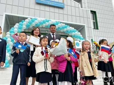 Премьер-министр Якутии принял участие в торжественной линейке школы № 29 Якутска