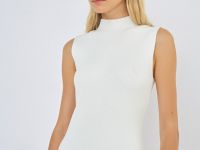 Вязаное платье в рубчик с воротником-стойкой, Белый