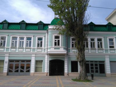 Доходный дом с магазином