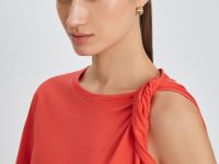 Топ из хлопка с открытым плечом и фигурным узлом