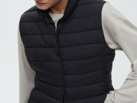 Утепленный жилет приталенного силуэта