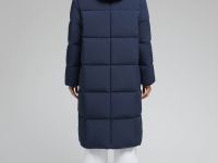 Утепленное пальто с капюшоном