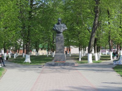 Бюст дважды Героя Советского Союза Д.А. Драгунского