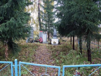 Братское захоронение советских воинов, погибших во время гражданской и Великой Отечественной войн