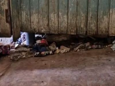 В Якутске в аварийном доме провалился пол