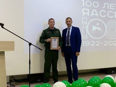 В Якутии наградили десантников, спасших своих товарищей при жёсткой посадке вертолёта