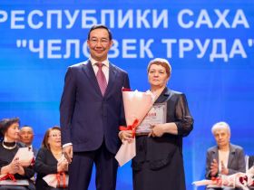Айсен Николаев наградил 50 якутян премией «Человек труда»