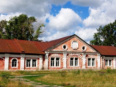 Главный корпус конезавода (манеж)