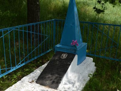 Братская могила советских воинов, погибших в 1941 г. в бою с немецко-фашистскими захватчиками