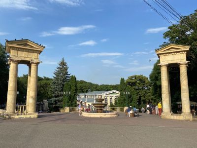 Вход в парк с Театральной площади