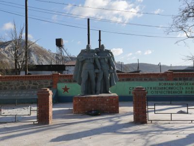 Памятник воинам-землякам, погибшим на фронтах Великой Отечественной войны