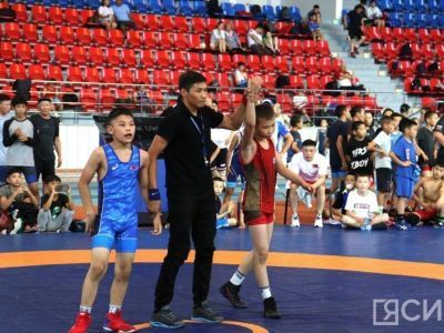 Якутские борцы завоевали шесть золотых медалей международного турнира Павла Пинигина