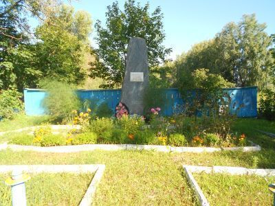 Братская могила советских воинов и партизан, погибших в боях с немецко-фашистскими захватчиками