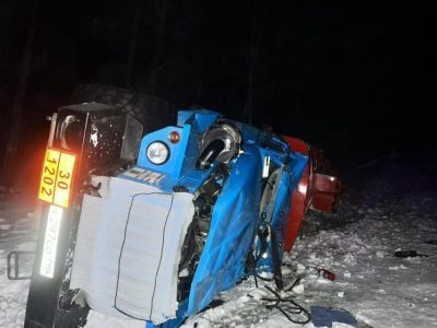 В Олекминском районе Якутии водитель погиб при опрокидывании грузовика