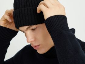 Шапка из шерсти