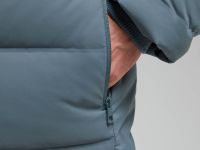 Пуховик с воротником-стойкой и капюшоном