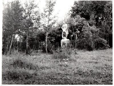 Братская могила советских воинов, погибших в боях с фашистами