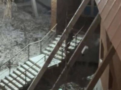 Полиция Якутска установила личность мужчины, который разбил окна в театре