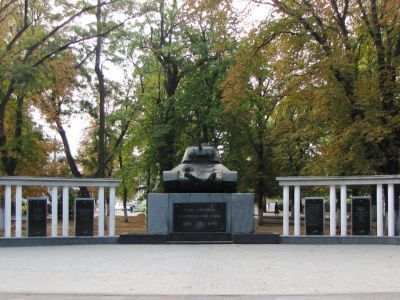 Памятный знак в честь советских воинов и партизан – освободителей города Симферополя (танк «Т-34»)