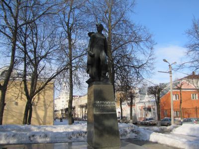 Памятник Герою Советского Союза партизану-комсомольцу Владимиру Куриленко