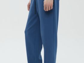 Спортивные брюки зауженного кроя на резинке