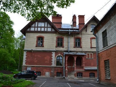 Дом Гудовича В.В. со служебным флигелем, садом и оградой