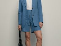 Однобортный жакет с накладными карманами